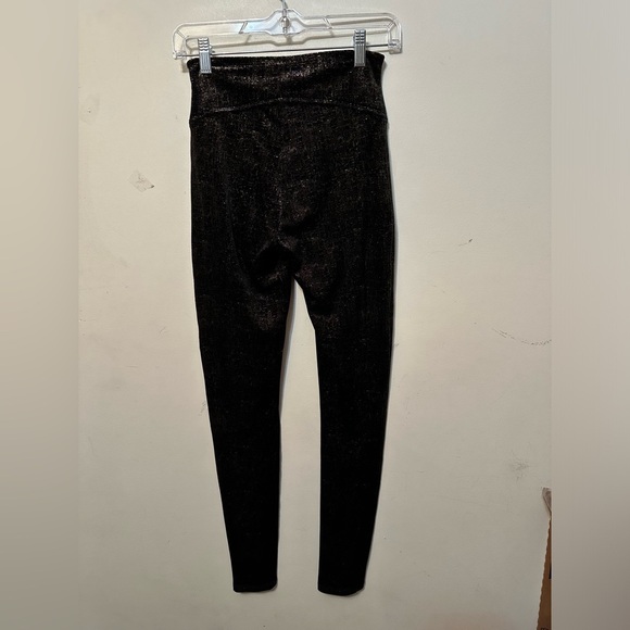 Spanx Velvet Shine Black Gold Metallic Shimmer Leggings Size Small MSRP $110 NWT - Picture 7 of 8